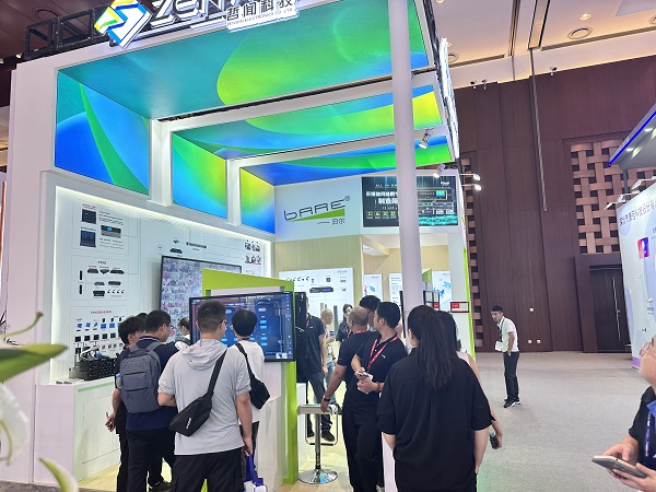 北京InfoComm China 2023圆满落幕(图2) 客户参观哲闻科技展位